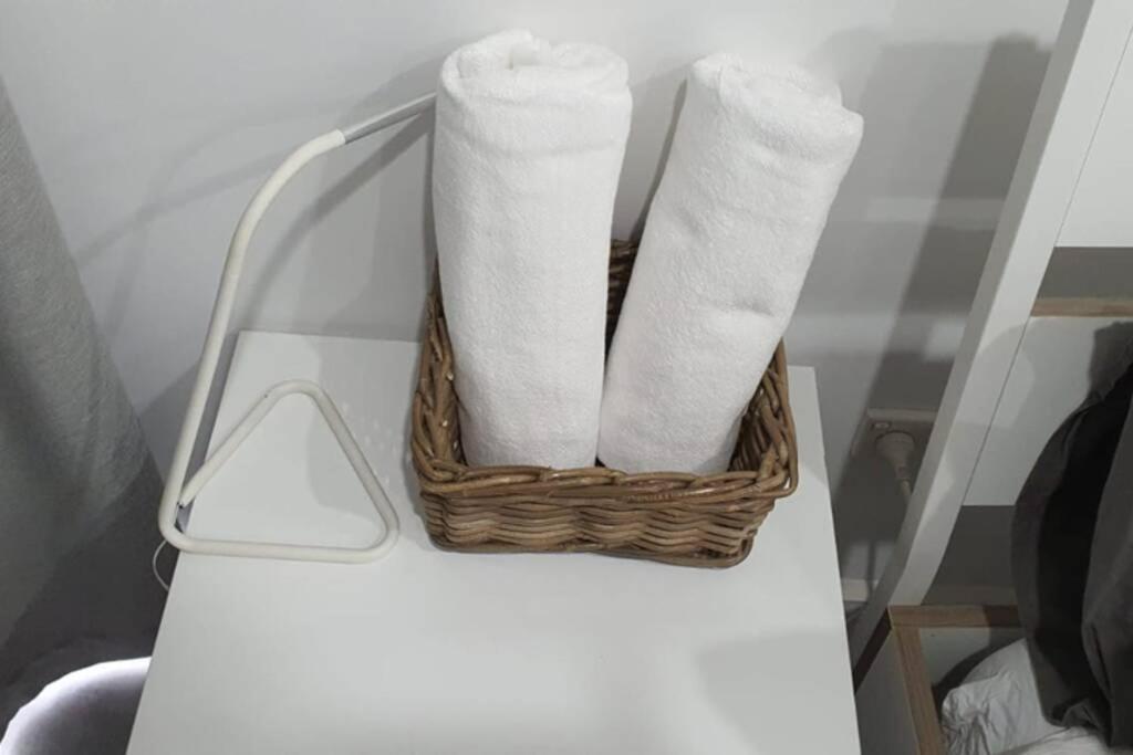 Dana-Spacious Private Room In Shared 2-Bedroom Apartment-1 Canberra Ngoại thất bức ảnh