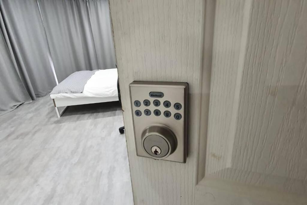 Dana-Spacious Private Room In Shared 2-Bedroom Apartment-1 Canberra Ngoại thất bức ảnh