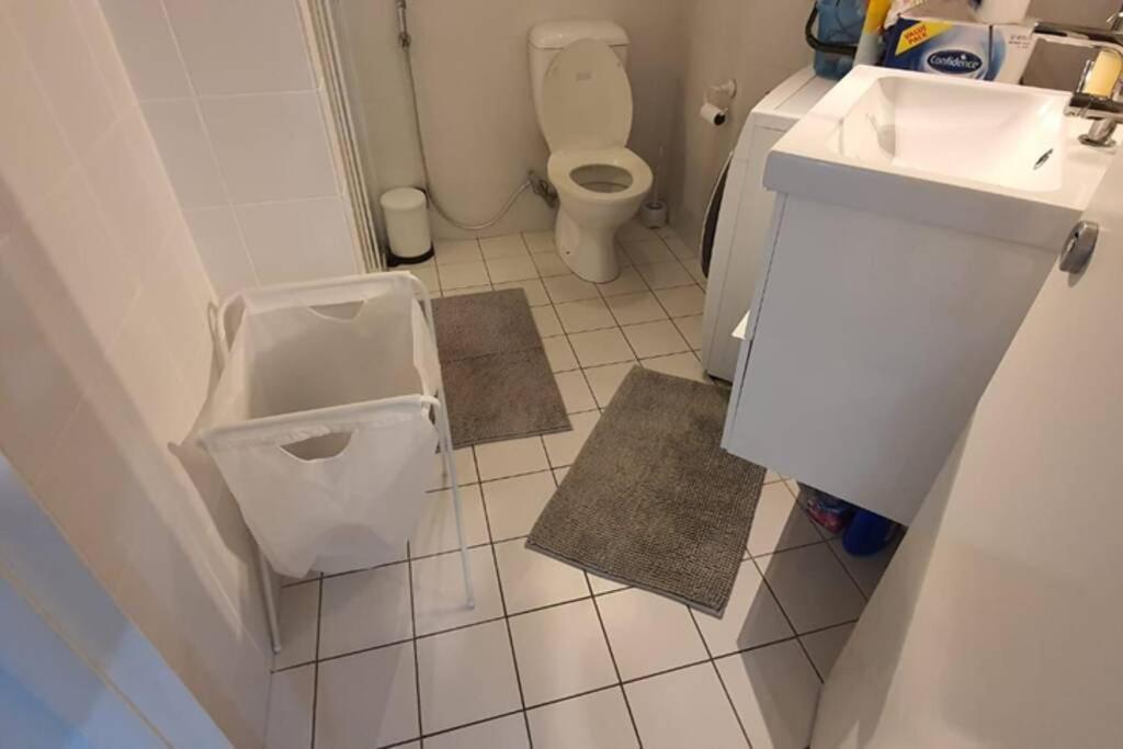 Dana-Spacious Private Room In Shared 2-Bedroom Apartment-1 Canberra Ngoại thất bức ảnh