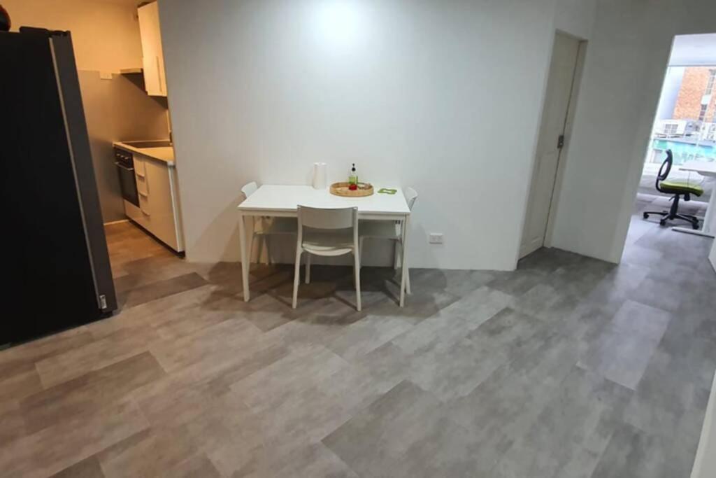 Dana-Spacious Private Room In Shared 2-Bedroom Apartment-1 Canberra Ngoại thất bức ảnh