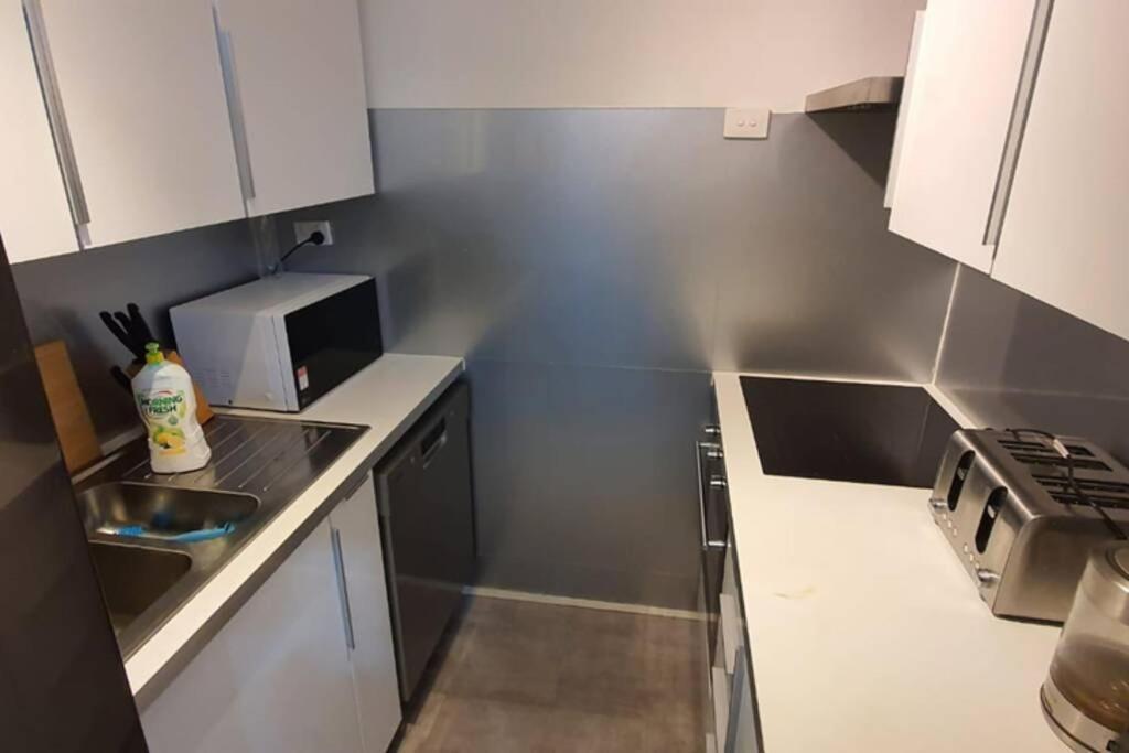 Dana-Spacious Private Room In Shared 2-Bedroom Apartment-1 Canberra Ngoại thất bức ảnh